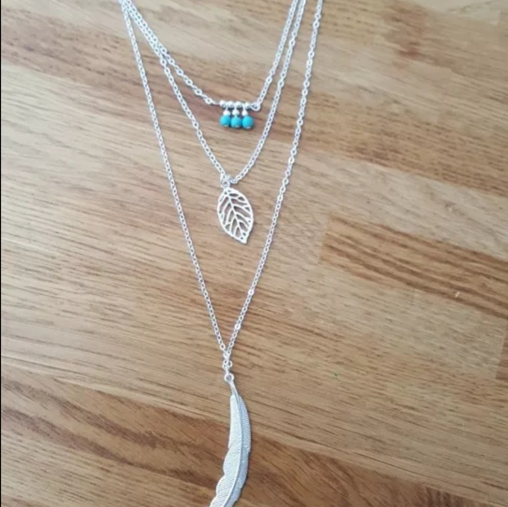 NWOT Three Layer Feather Necklace - Picture 5 of 6